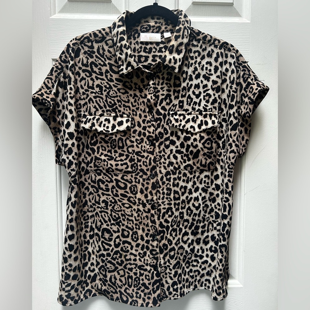 Belle by Kim Gravel Leopard Animal Print Button Down Blouse Medium Cuffed Sleeve